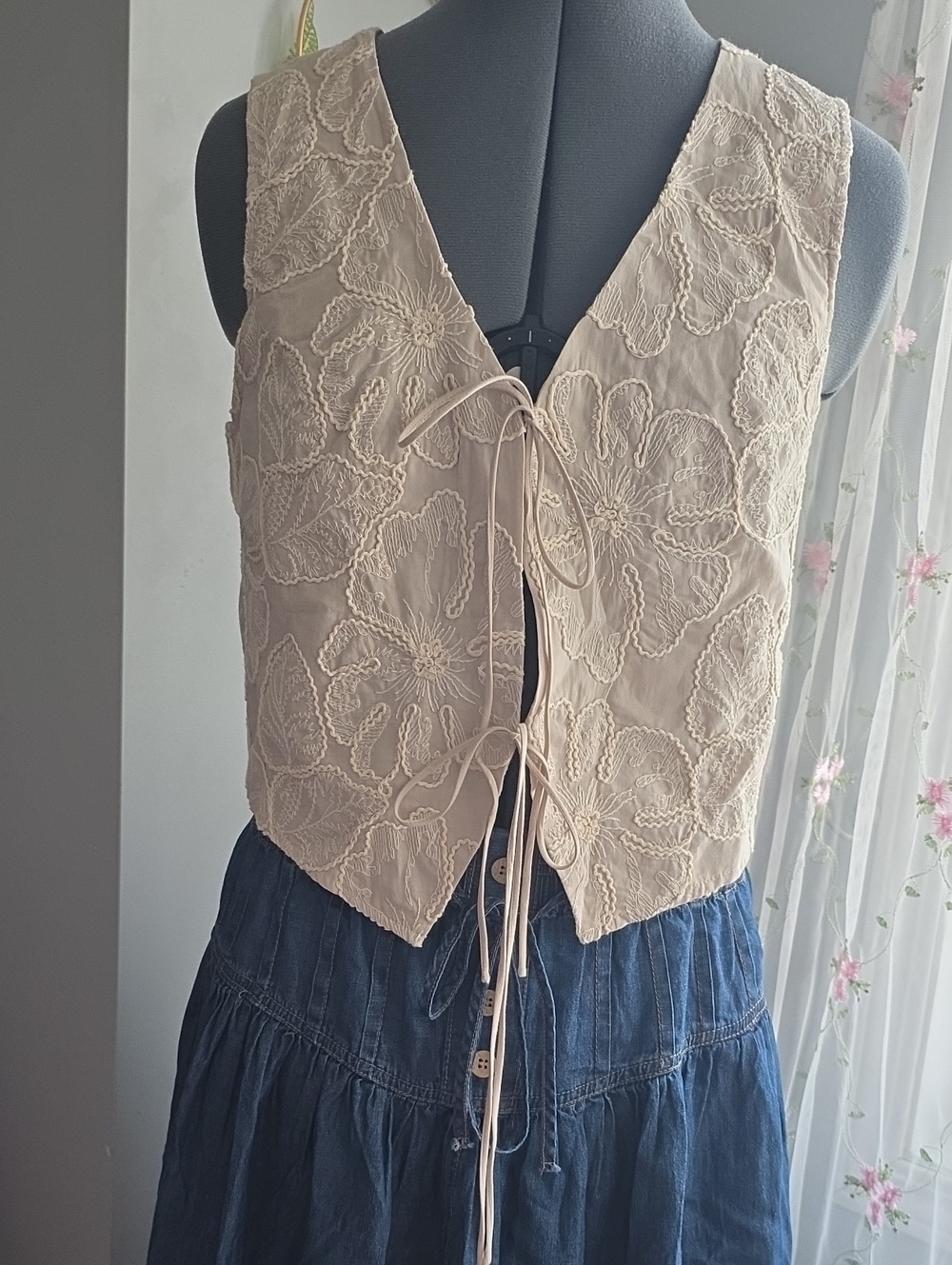 Vero Moda Cream Embroidered Tie-Front Crop Vest